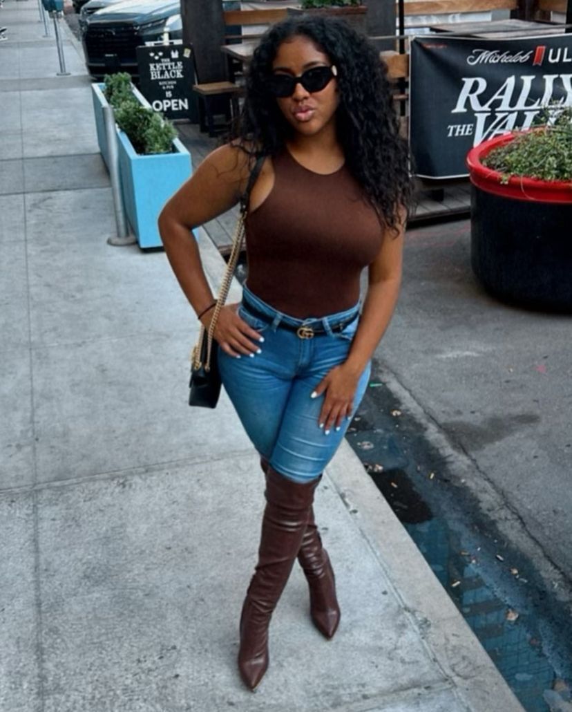 Cute face slim waist 