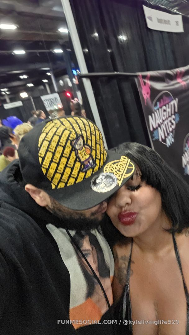 Me and the lovely @esmy at @exxxotica 2025