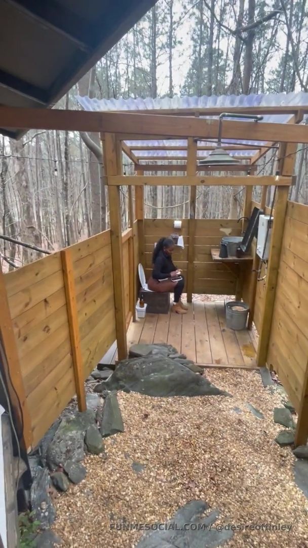 Pussy 🥶 Cold while using Toilet 💦😽 outside of the Cabin 🏕️ while Camping ! 