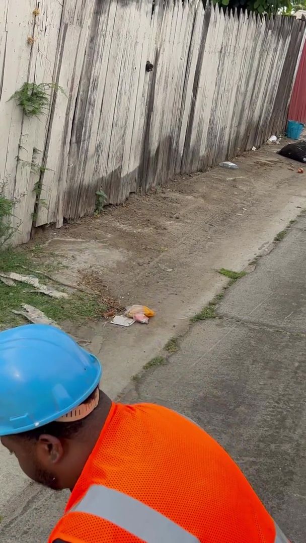 If Bernie Mac was a construction worker? #berniemac #comedy 